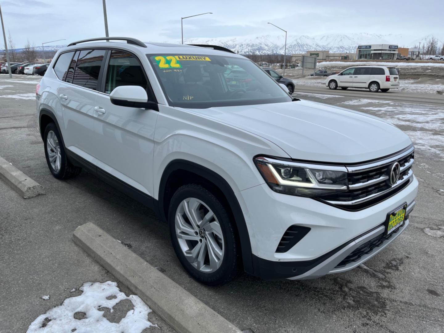 2022 White Volkswagen Atlas V6 SE w/Technology 4MOTION (1V2KR2CA9NC) with an 3.6L V6 DOHC 24V engine, 8A transmission, located at 1960 Industrial Drive, Wasilla, 99654, (907) 274-2277, 61.573475, -149.400146 - Photo#6